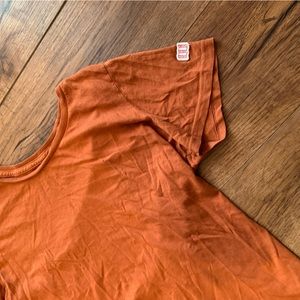 Topo designs tshirt. Burnt orange color. Soft material